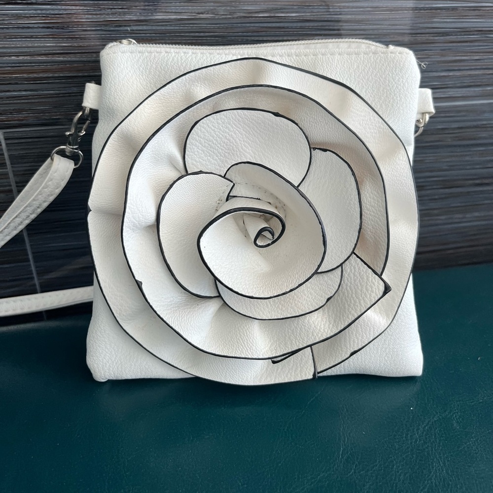 Boutique Style Bloom Purse EUC